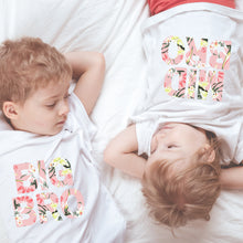Load image into Gallery viewer, تي شيرت BABY BEE BIG BRO / BIG SIS المطابق