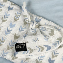 Load image into Gallery viewer, Baby blue arrow print muslin organic cotton swaddles styled by mommy and me Arabia