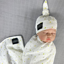 Load image into Gallery viewer, Star World Muslin organic cotton swaddles styled by mommy and me Arabia