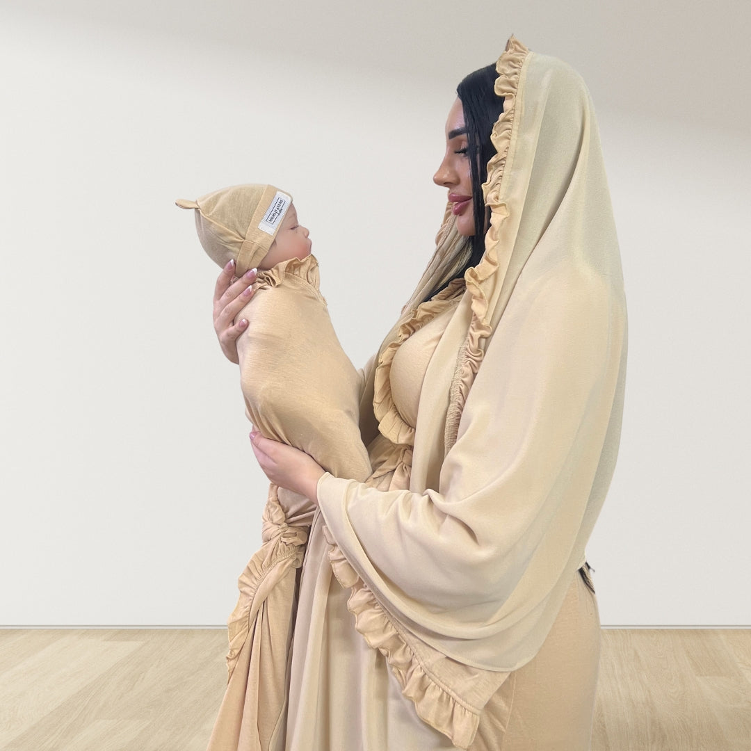 SAND BEIGE SIGNATURE RUFFLED ROBE AND LETTUCE SWADDLE SET