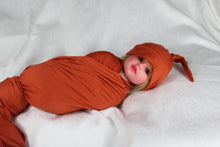 Load image into Gallery viewer, Squash cotton stretch swaddle set - mommyandmearabia