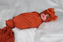 Load image into Gallery viewer, Squash cotton stretch swaddle set - mommyandmearabia
