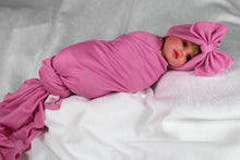 Load image into Gallery viewer, Taffy Pink cotton stretch swaddle set - mommyandmearabia