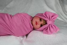 Load image into Gallery viewer, Taffy Pink cotton stretch swaddle set - mommyandmearabia