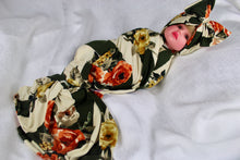 Load image into Gallery viewer, Pretty Striped Flower cotton stretch swaddle set - mommyandmearabia