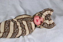 Load image into Gallery viewer, Baby leopard cotton stretch swaddle set - mommyandmearabia