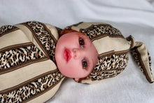 Load image into Gallery viewer, Baby leopard cotton stretch swaddle set - mommyandmearabia