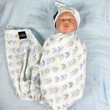 Load image into Gallery viewer, Baby blue arrow print muslin organic cotton swaddles styled by mommy and me Arabia
