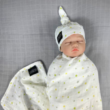 Load image into Gallery viewer, Star World Muslin organic cotton swaddles styled by mommy and me Arabia
