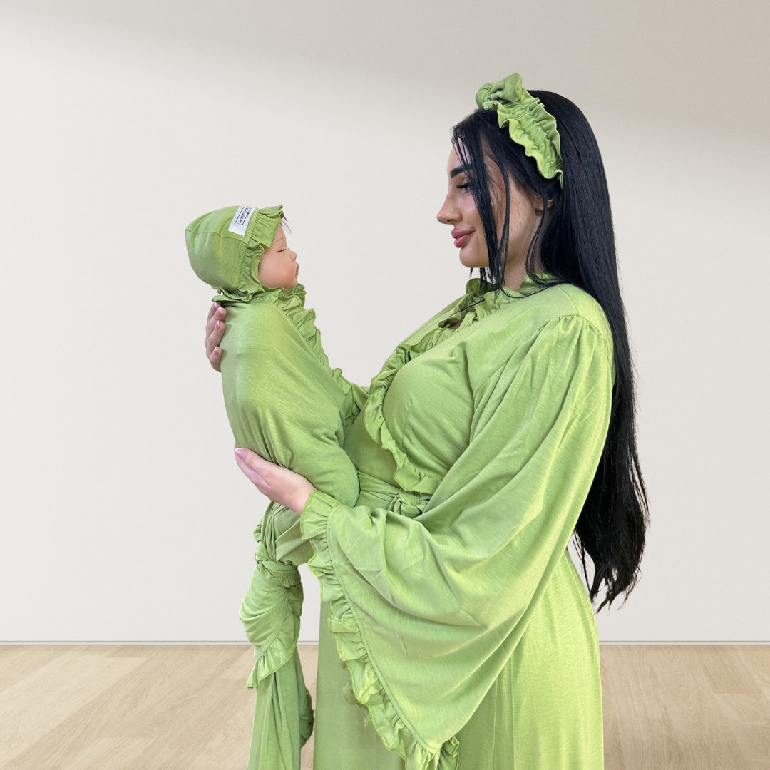 OLIVE GREEN SIGNATURE RUFFLED ROBE AND LETTUCE SWADDLE SET