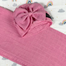 Load image into Gallery viewer, Solid baby pink muslin organic cotton swaddles styled by mommy and me arabia
