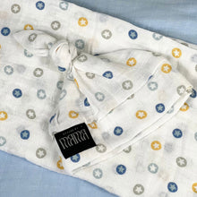 Load image into Gallery viewer, Button stars blue print muslin organic cotton swaddles styled by mommy and me arabia
