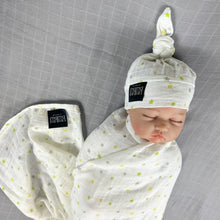 Load image into Gallery viewer, Star World Muslin organic cotton swaddles styled by mommy and me Arabia
