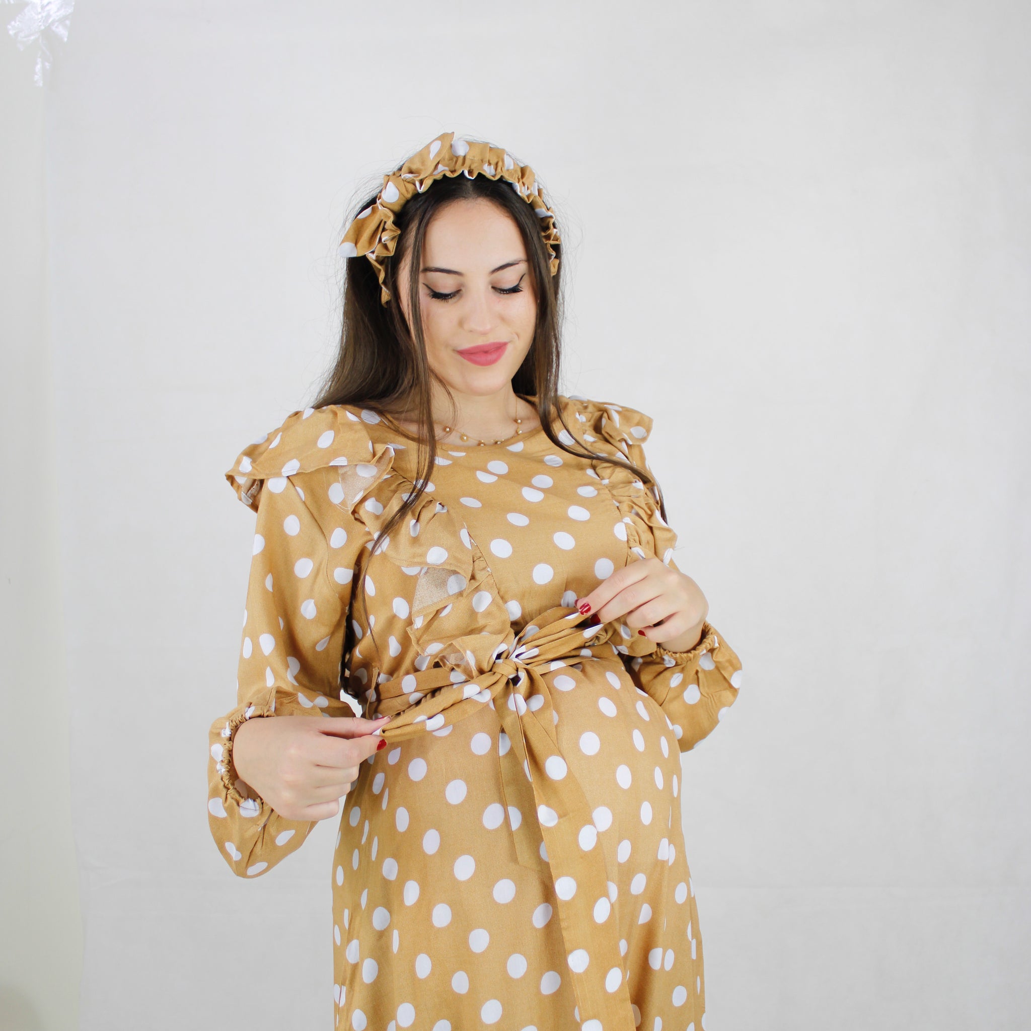LATTE DOTS ZIP MATERNITY AND NURSING GOWN – mommyandmearabia