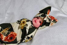 Load image into Gallery viewer, Pretty Striped Flower cotton stretch swaddle set - mommyandmearabia
