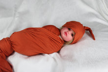 Load image into Gallery viewer, Squash cotton stretch swaddle set - mommyandmearabia
