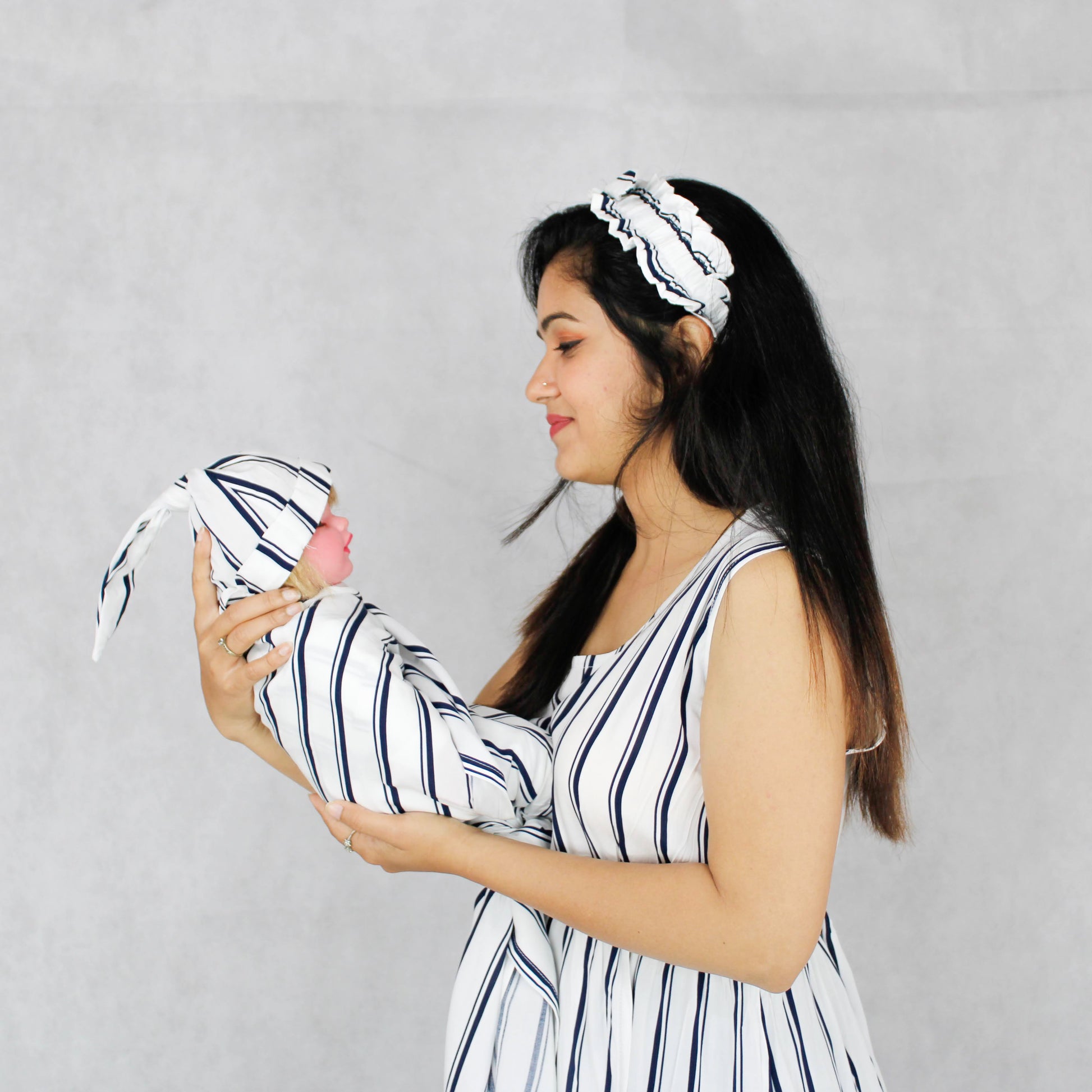 B&W STRIPES MOMMY AND ME 5 IN 1 SHORT MATERNITY SET - mommyandmearabia